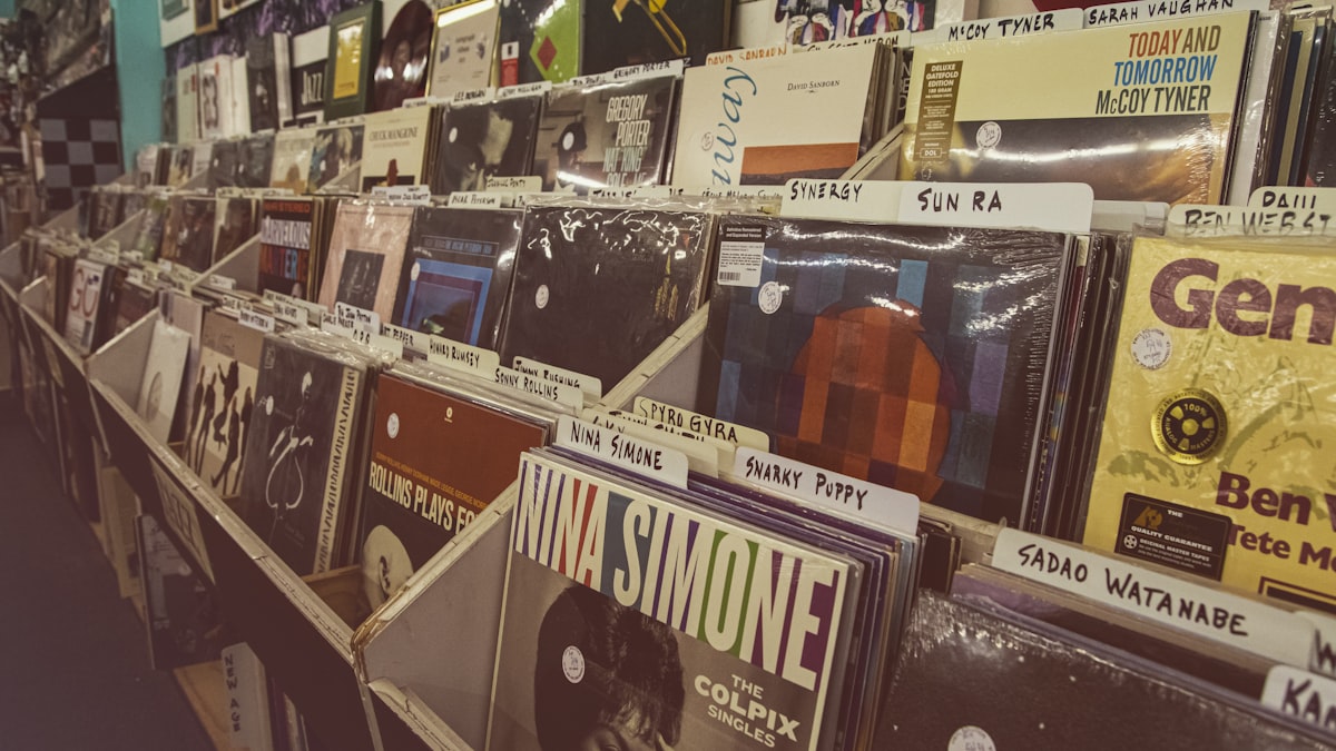 Las tiendas de discos vuelven a llenarse de coleccionistas y de una nueva generación que redescubre el placer de lo físico.